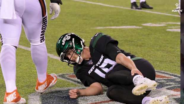 Jets QB Trevor Siemian (ankle) Ruled Out After Brutal Blow by Browns DE Myles Garrett