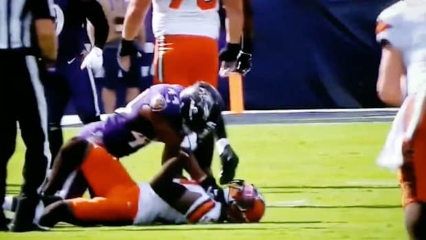 Marlon Humphrey chokes Odell Beckham Jr.