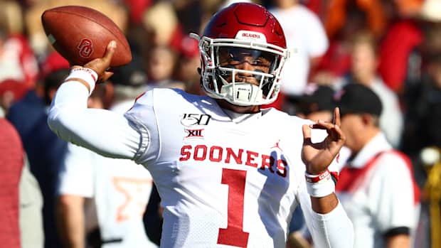 Oklahoma, Texas players flagged for pregame scuffle