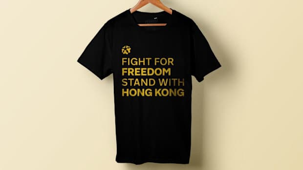 Lakers fan raises $43K for Stand for Hong Kong shirts