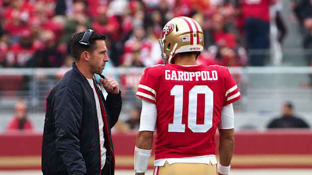 49ers coach Kyle Shanahan talks with quarterback Jimmy Garopollo