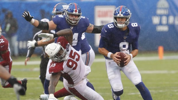 Oct 20, 2019; East Rutherford, NJ, USA; New York Giants quarterback Daniel Jones (8) rushes for yardage against the Arizona Cardinals during the second half at MetLife Stadium.