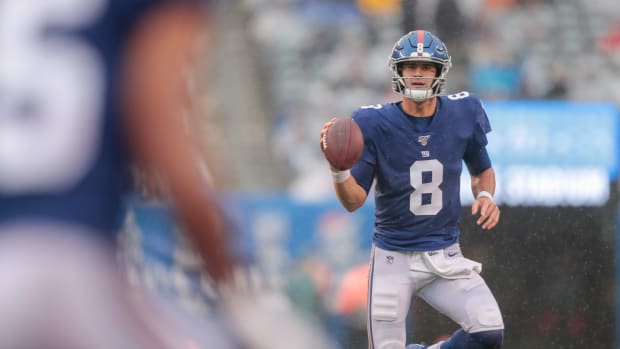 Oct 20, 2019; East Rutherford, NJ, USA; New York Giants quarterback Daniel Jones (8) looks to pass during the second half against the Arizona Cardinals at MetLife Stadium.