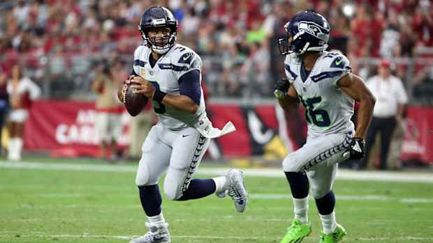 seahawks-rams-watch-russell-wilson.jpg
