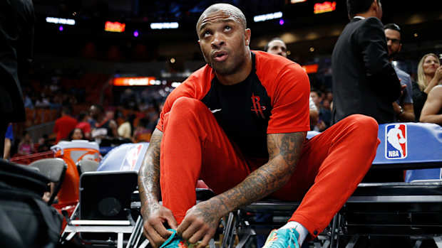 pj-tucker-rockets-sneakers-bench.jpg