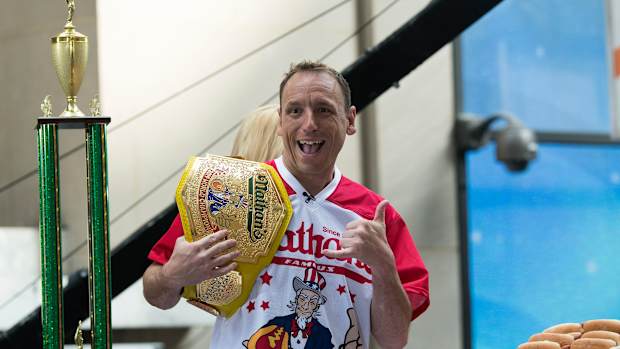 joey-chestnut-chicken-wings.jpg