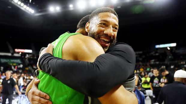 royce-white-ryan-hollins.jpg