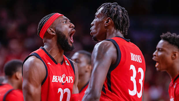 cincinnati-iowa-live-stream-watch-march-madness-online.jpg