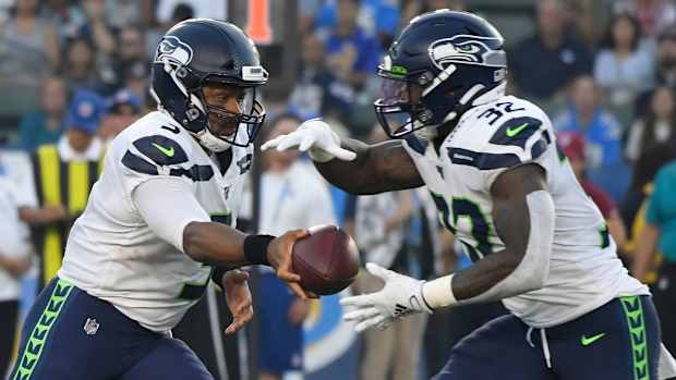 russ-wilson-seahawks-chris-carson.jpg