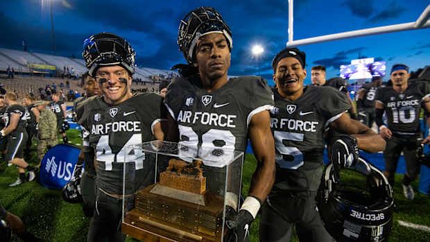 college-football-bowl-eligibility-apr-rankings-five-wins.jpg