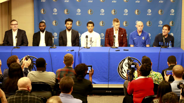 mavs-presser-porzingis.jpg