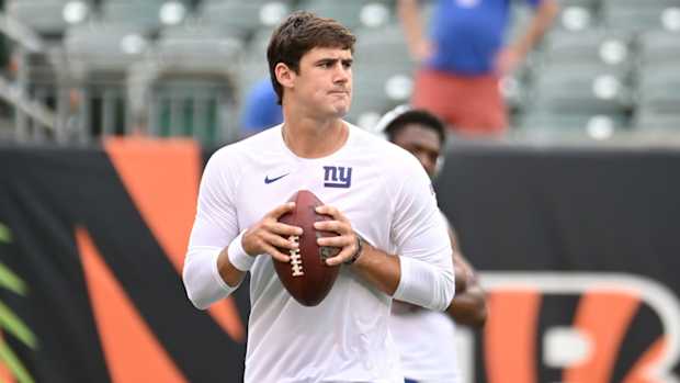 daniel-jones-giants-jersey-sales-spike.jpg