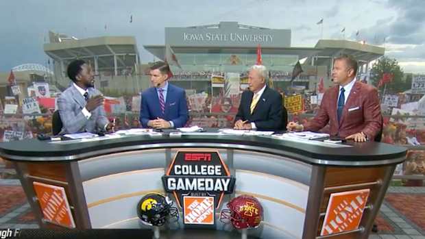 espn-gameday-iowa-vs-iowa-state-signs.jpg