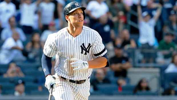 aaron_judge-yankees-clinch-al-east-world-series-topper.jpg