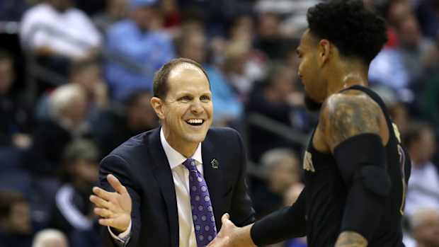mike-hopkins-washington-ncaatourney.jpg