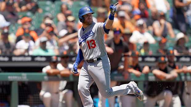 max-muncy-home-run.jpg