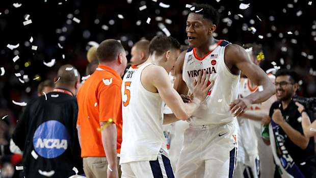 uva-wins-championship-deandre-hunter.jpg