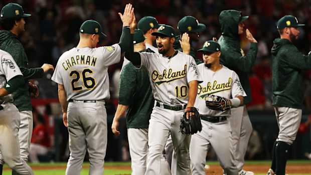 oakland-topper-baum.jpg
