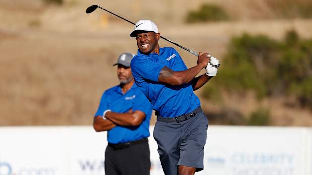 andre_iguodala_golfing_.jpg