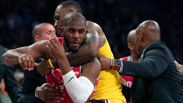 lebron-james-lakers-rockets-fight.jpg