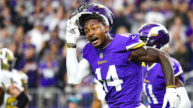 stefon-diggs-week-11-training-room.jpg