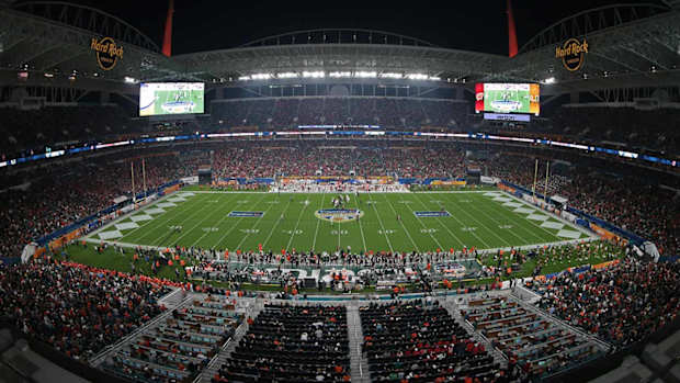 bowl-games-gift-guide-rankings-player-swag.jpg