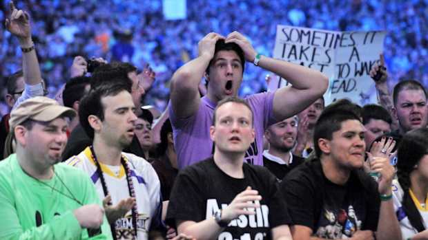 wrestlemania-monday-night-raw-crowds.jpg
