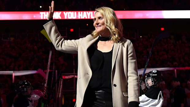 hayley-wickenheiser-maple-leafs.jpg