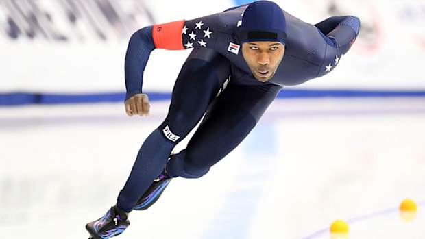 shani-davis-speed-skate-flag-bearer.jpg