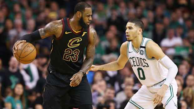 lebron-james-jayson-tatum-post-up.jpg