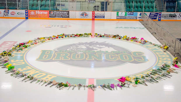humboldt-broncos-ice-memorial.jpg