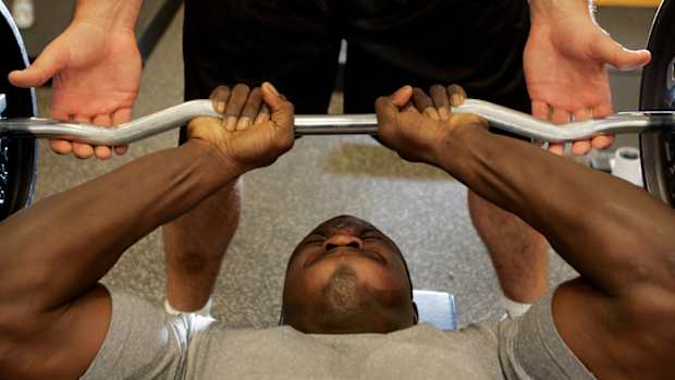 nfl-combine-edge-bench-press-lead.jpg