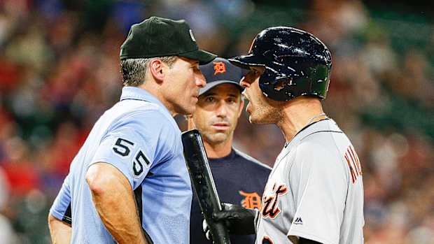 mlb-umpire-protest-armbands.jpg