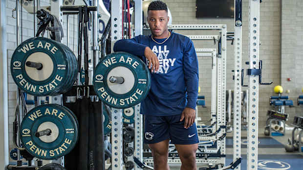 saquon-barkley-penn-state-heisman-trophy.jpg