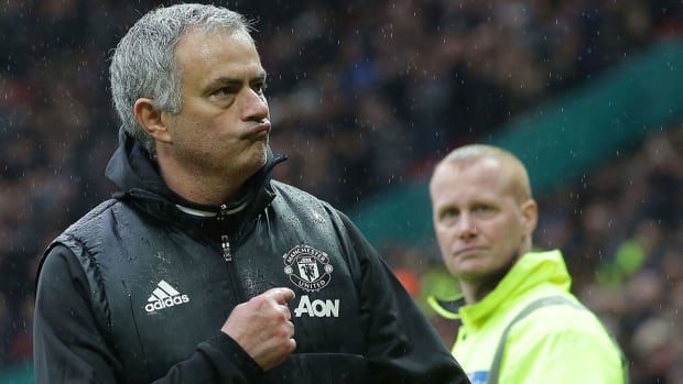 jose-mourinho-point-crest.jpg
