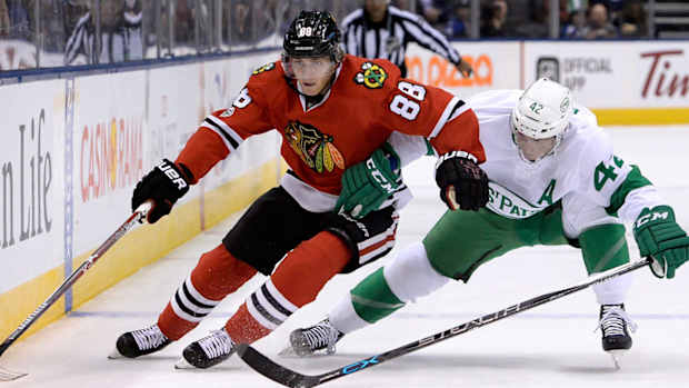 blackhawks-maple-leafs.jpg