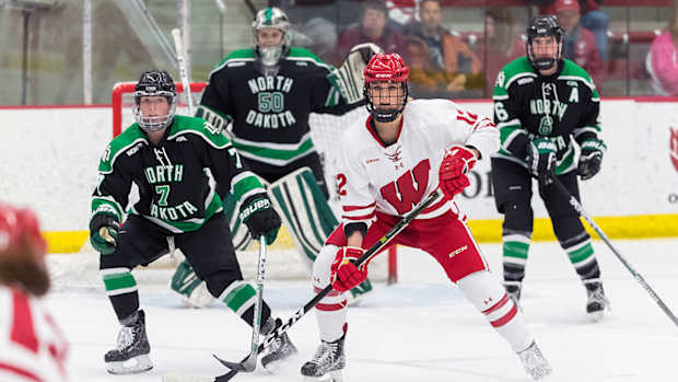 north-dakota-womens-hockey-nhl-1300.jpg
