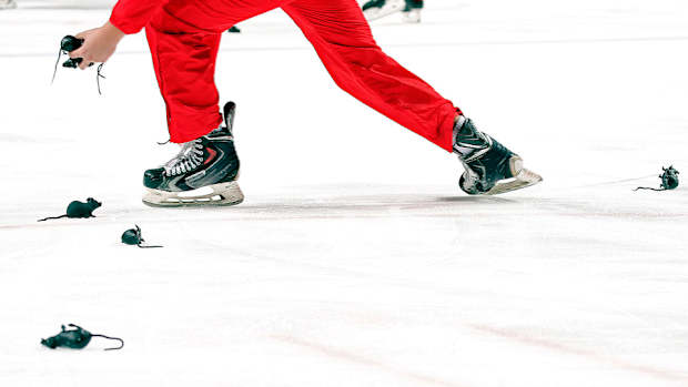 florida-panthers-fans-throw-rubber-rats-ice-vs-devils-1.jpg