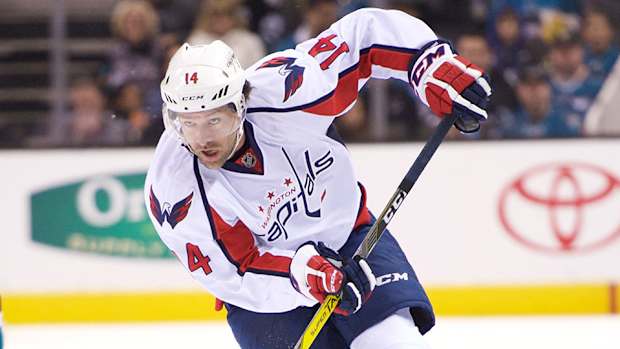 justin-williams-dances-on-capitals-bench-cotton-eye-joe-960.jpg
