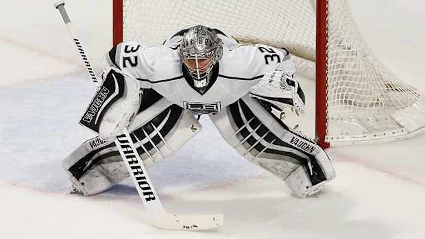 jonathan-quick-incredible-stick-save-kings-sharks-gif-960.jpg