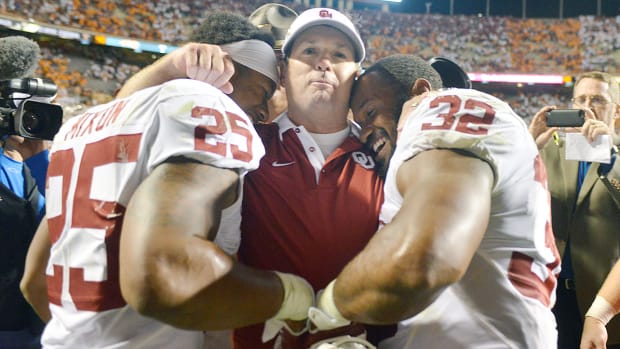 joe-mixon-bob-stoops-oklahoma-football-punch-video