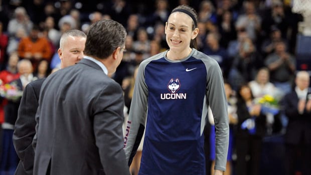 breanna-stewart-senior-day.jpg