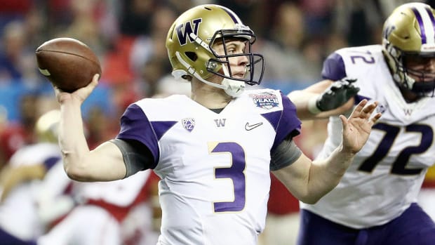 jake-browning-washington-huskies-alabama-peach-bowl-college-football-playoff.jpg