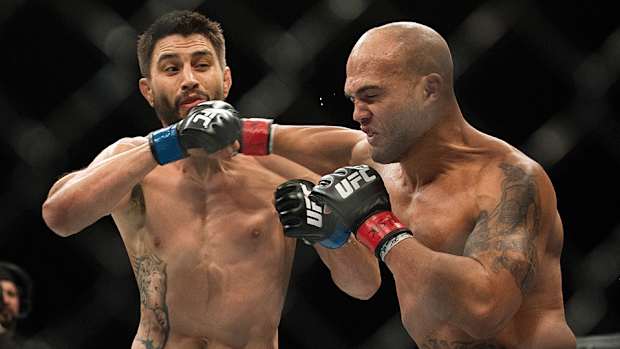 robbie-lawler-carlos-condit-ufc-195.jpg