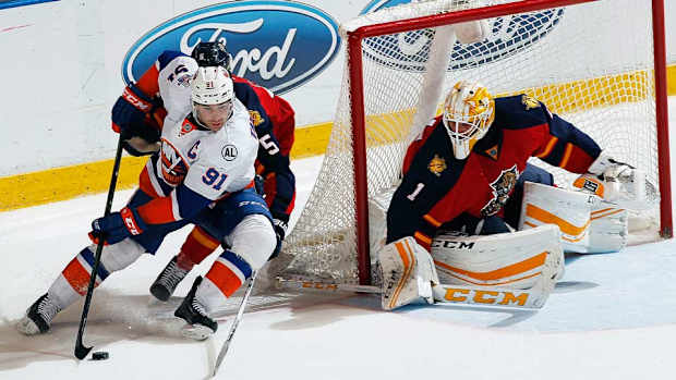 John-Tavares-Eliot-J-Schecter.jpg