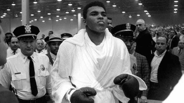 muhammad-ali-celebration-si-vault.jpg