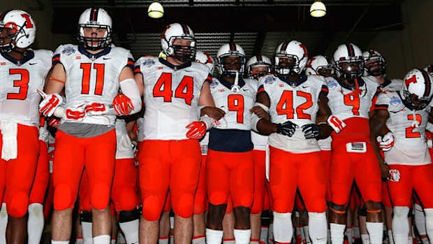 Illinois looks for stability in interim coach Bill Cubit; UCLA's new QB impresses teammates