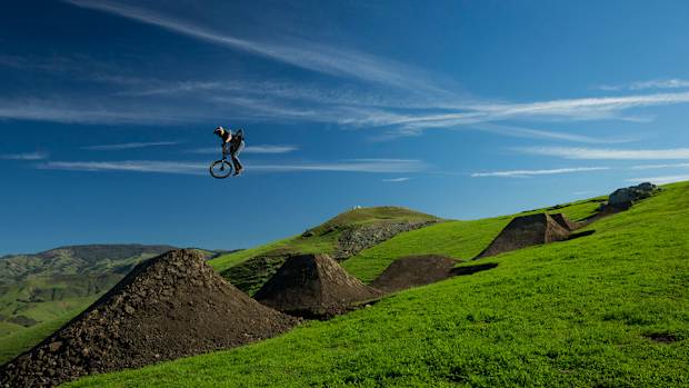 brandon-semenuk-anthill-films-teton-gravity-research-MTB-unreal-movie-960.jpg