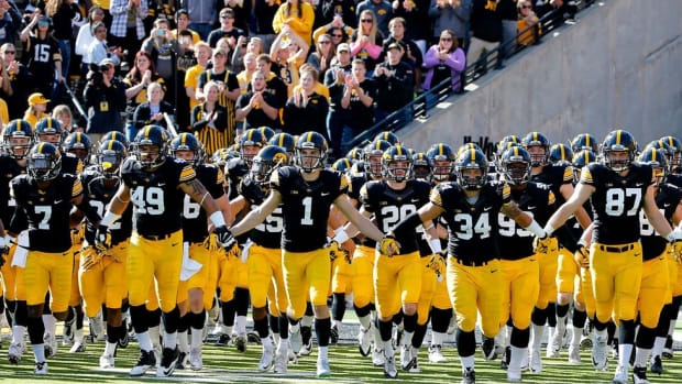 Here come the Hawkeyes: Desmond King, C.J. Beathard and the surprising Iowa team that just won't lose