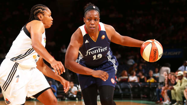 chelsea-gray-wnba-connecticut-sun.jpg